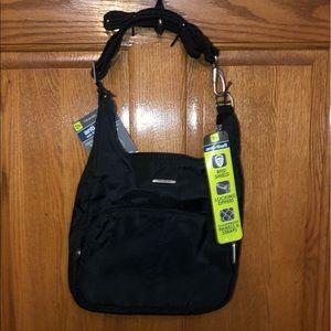 Black crossbody anti-theft purse *NEW*